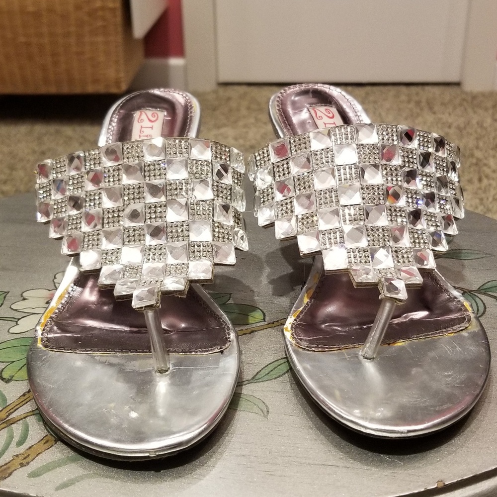 Blingy sandals!💎
